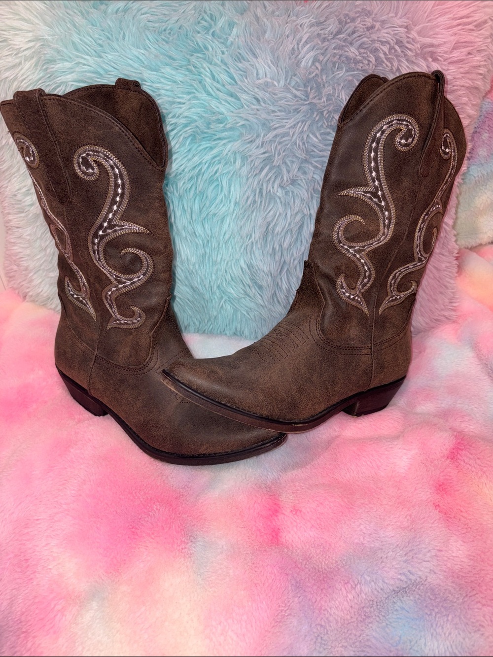 Women’s Brown Western Style Cowboy Boots with Embroidered Accents